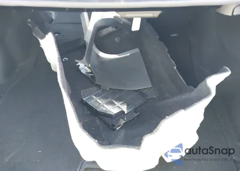 2017 Mercedes-Benz E 300 4Matic z USA, uszkodzony, nr VIN WDDZF4KB5HA171172